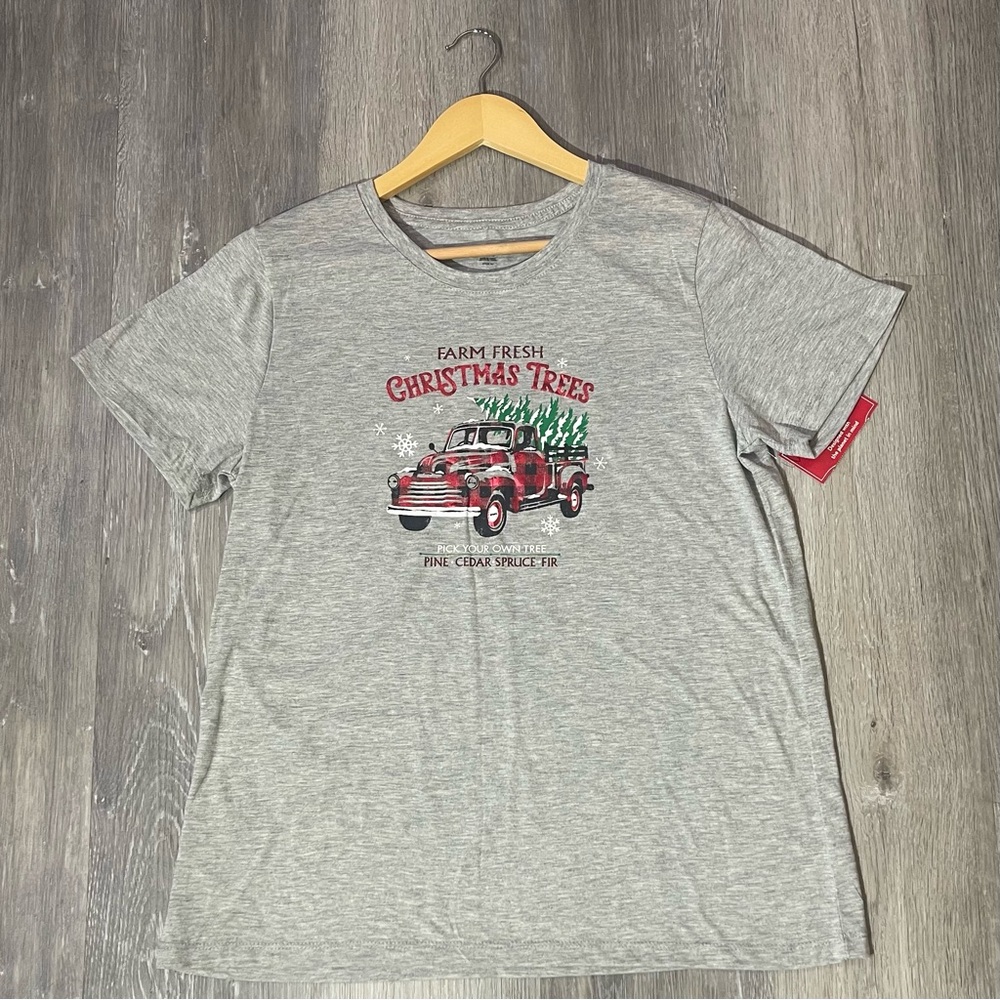 “Farm Fresh" Christmas Trees | Vintage Red Truck |Graphic Tee | Large